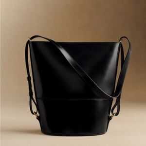 Sezane Gary black real leather bucket bag